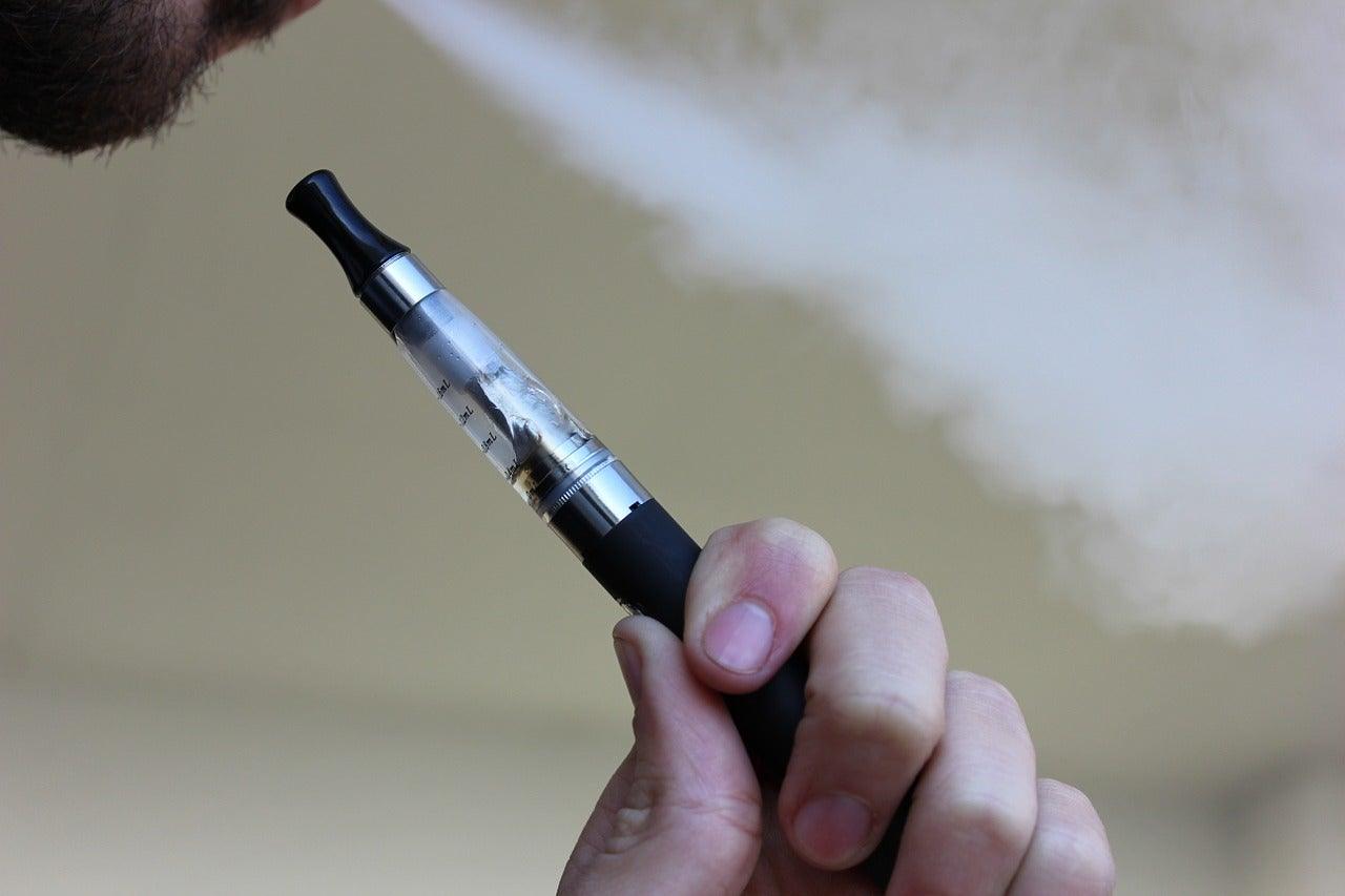 A Wise Choice: Why Beginners Should Get a Vape Starter Kit - V8PR.uk