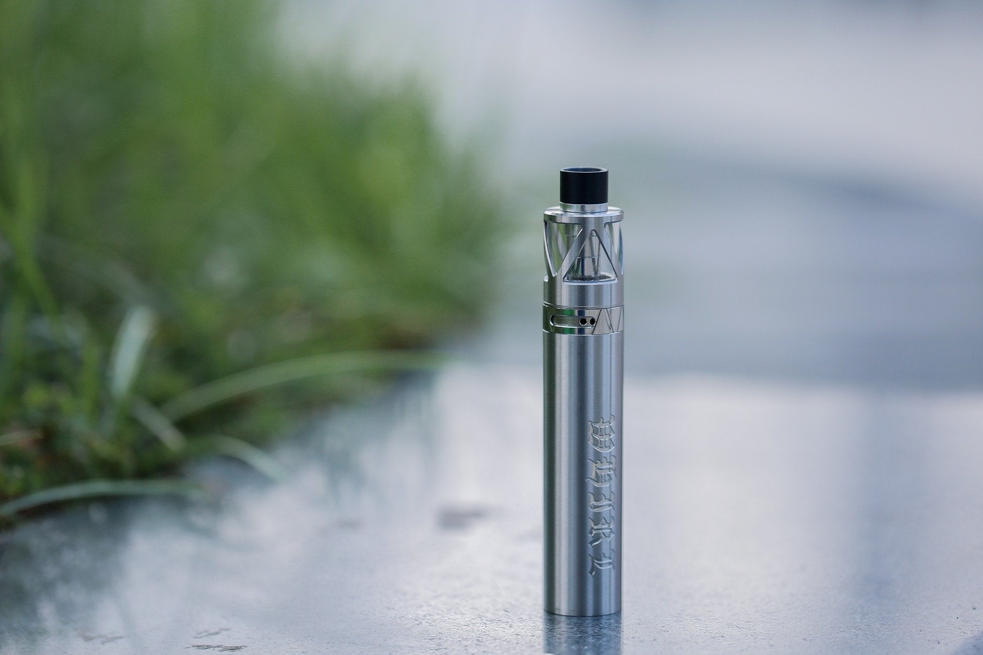 The Similarities and Differences Between E-Cigs and Vaporizers - What to Know - V8PR.uk